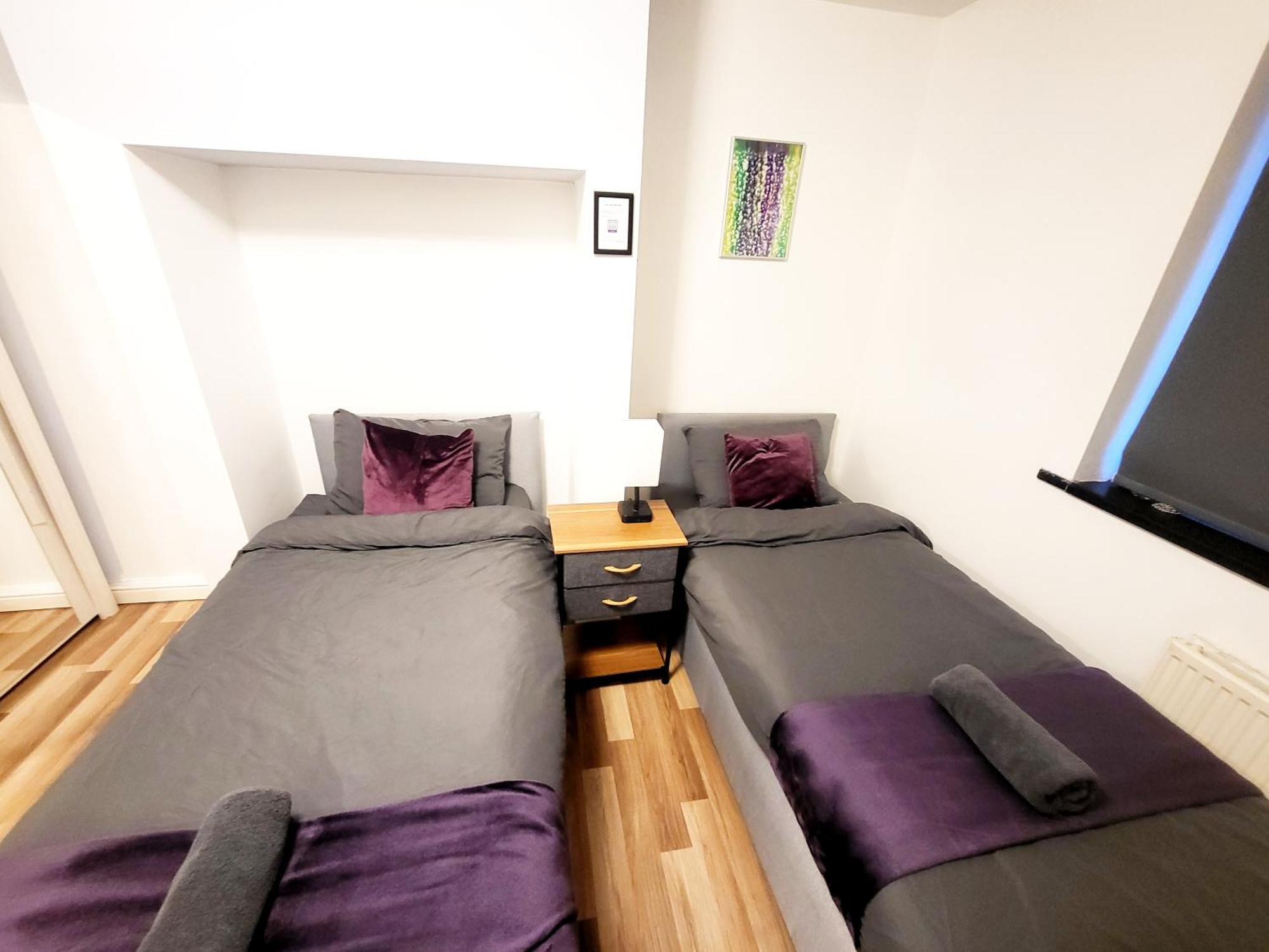 3-Bed Family Haven With Free Parking Daire Huddersfield Dış mekan fotoğraf