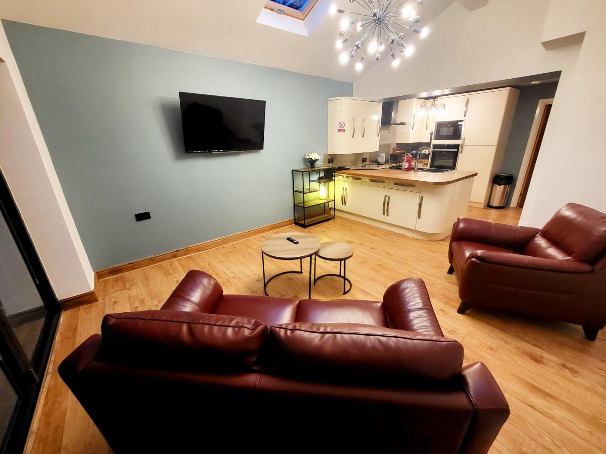 3-Bed Family Haven With Free Parking Daire Huddersfield Dış mekan fotoğraf